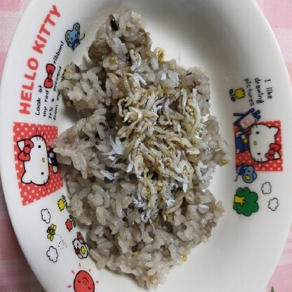 雑穀米ですが、しらすご飯に合うタレでした